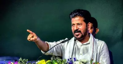 മാധ്യമപ്രവര്‍ത്തകരുടെ വേഷമിട്ട് അധിക്ഷേപകരമായ ഉള്ളടക്കം പോസ്റ്റ് ചെയ്യുന്നവരെ വിവസ്ത്രരാക്കി തല്ലും: രേവന്ത് റെഡ്ഡി