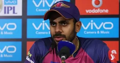 വിക്കറ്റിന് നിങ്ങള്‍ വില കല്‍പ്പിക്കാത്തപ്പോള്‍ അശ്രദ്ധമായ ഷോട്ടുകള്‍ കളിക്കും; സൂപ്പര്‍ താരത്തിന് നിര്‍ദേശവുമായി തിവാരി