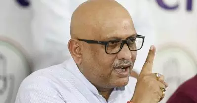 റായ്ബറേലി ഗാന്ധി കുടുംബത്തിന്റ തട്ടകം, ആ സീറ്റ് രാഹുൽ നിലനിർത്തണം: അജയ് റായ്