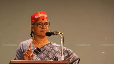 ടി.എം.സി 40ഉം ബി.ജെ.ഡി 33ഉം ശതമാനം സീറ്റുകള്‍ സ്ത്രീകള്‍ക്ക് നല്‍കി; ഇടതുപക്ഷം ചെയ്യേണ്ടത് ബൂര്‍ഷ്വ പാര്‍ട്ടികള്‍ ചെയ്തു: ആനി രാജ