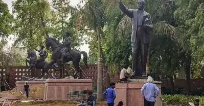 പ്രതിമകൾ മാറ്റാനുള്ള തീരുമാനം ഏകപക്ഷീയം; ഓരോ പ്രതിമയുടെയും സ്ഥാനത്തിന് മൂല്യവും പ്രാധാന്യവുമുണ്ട്; സ്പീക്കർക്ക് കത്തയച്ച് ഖാർഗെ
