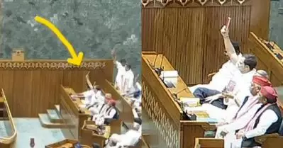 മോദി സത്യപ്രതിജ്ഞ ചെയ്യുമ്പോൾ പ്രതിപക്ഷത്തിന്റെ മുൻനിരയിൽ രാഹുലിനൊപ്പം ഫൈസാബാദ് എം.പി അവധേഷും അഖിലേഷും