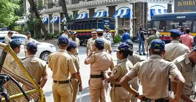 മുംബൈയില്‍ അനധികൃത കയ്യേറ്റം ആരോപിച്ചുള്ള പൊളിച്ചുമാറ്റല്‍; പ്രതിഷേധിച്ച 200 ലേറെ വരുന്ന പ്രദേശവാസികളെ അറസ്റ്റ് ചെയ്ത് പൊലീസ്