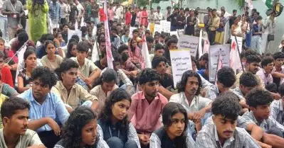 പ്ലസ് വണ്‍ സീറ്റ് പ്രതിസന്ധിയില്‍ കേസെടുത്ത് ബാലാവകാശ കമ്മീഷന്‍; പൊതുവിദ്യാഭ്യാസ സെക്രട്ടറിക്ക് നോട്ടീസ്