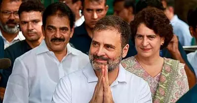 ‘പലതവണ അധിക്ഷേപങ്ങള്‍ക്ക് ഇരയായപ്പോഴും നിങ്ങള്‍ എനിക്ക് അഭയം നല്‍കുന്ന എന്റെ കുടുംബമായി’; വയനാടിന് രാഹുലിന്റെ കത്ത്