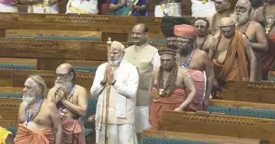പാര്‍ലമെന്റില്‍ നിന്ന് ചെങ്കോല്‍ എടുത്തുമാറ്റി പകരം ഭരണഘടന സ്ഥാപിക്കൂ; സമാജ്‌വാദി പാര്‍ട്ടി എം.പി ആര്‍.കെ. ചൗധരി