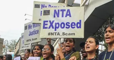 നീറ്റ് ക്രമക്കേട്; കേന്ദ്രത്തിന് വീണ്ടും നോട്ടീസ് അയച്ച് സുപ്രീം കോടതി
