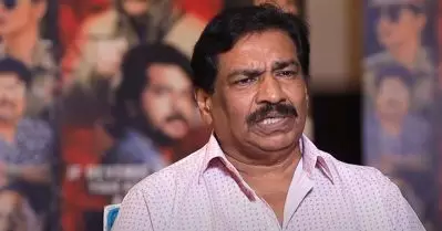 നന്നായി ഡാന്‍സ് ചെയ്യുന്ന മോഹന്‍ലാലിന്റെയും പ്രിയദര്‍ശന്റെയും മുന്നില്‍ മമ്മൂക്കയെ ഡാന്‍സ് ചെയ്യിക്കാന്‍ പേടിയായി: ടി.എസ്. സുരേഷ് ബാബു