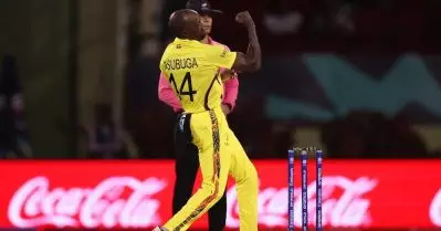 43കാരന്റെ അഴിഞ്ഞാട്ടത്തിൽ പിറന്നത് ചരിത്രനേട്ടം; തിരുത്തികുറിച്ചത് ടി-20 ലോകകപ്പിന്റെ ചരിത്രം