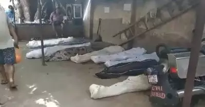 ഉഷ്ണതരംഗ മരണങ്ങള്‍; യു.പിയിലെ മോര്‍ച്ചറിയില്‍ മൃതദേഹങ്ങള്‍ സൂക്ഷിക്കാന്‍ സ്ഥലമില്ല; വരാന്തകളില്‍ തള്ളി; വീഡിയോ