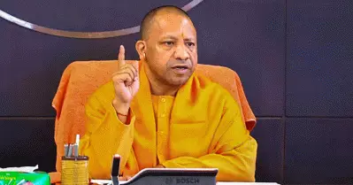കുംഭമേളയ്ക്ക് പ്രത്യേക ജില്ല പ്രഖ്യാപിച്ചതിന് പിന്നാലെ യു.പിയില്‍ ആറ് മാസത്തേക്ക് ജീവനക്കാരുടെ സമരം നിരോധിച്ച് യോഗി സര്‍ക്കാര്‍