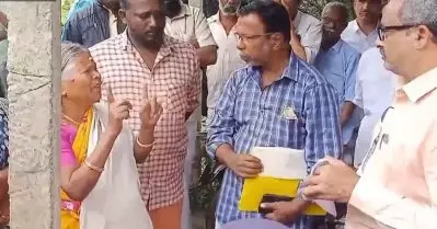 ആദിവാസി ഭൂമിയില്‍ കൃഷിയിറക്കാനെത്തിയ നഞ്ചിയമ്മയെ തടഞ്ഞ് റവന്യൂ വകുപ്പ്