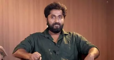 ബേസിലിനും നിവിനേട്ടനും ചേട്ടന്റെ സപ്പോർട്ട് കിട്ടിയപ്പോൾ സ്വപ്രയത്നം കൊണ്ട് നായകനായി മാറിയ യുവതാരം: ധ്യാന്‍ ശ്രീനിവാസന്‍