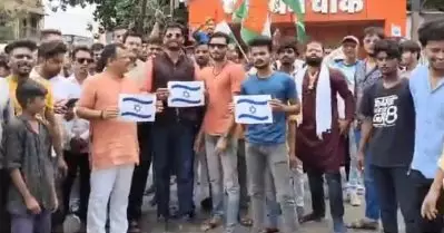 ഫലസ്തീന്‍ അനുകൂലികളെ കൊന്നുകളയുമെന്ന് ഭീഷണി; ഇസ്രഈല്‍ പതാകയുമായി തെരുവിലിറങ്ങി തീവ്ര ഹിന്ദുത്വവാദികള്‍