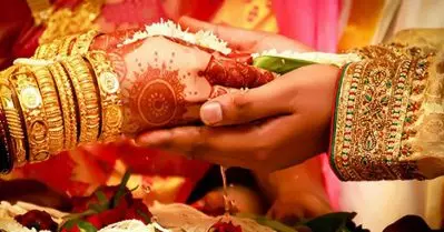 പ്രധാനമന്ത്രി ആവാസ് യോജന പദ്ധതി: ആദ്യഗഡു വാങ്ങി കാമുകൻമാർക്കൊപ്പം ഒളിച്ചോടി 11 സ്ത്രീകൾ