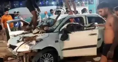 യു.പിയിലും ഉത്തരാഖണ്ഡിലും അക്രമം അഴിച്ചുവിട്ട് കൻവാർ തീർത്ഥാടകർ; കാർ തല്ലിതകർത്തു
