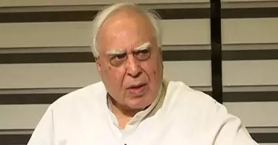 ഇതാണോ വികസിത ഭാരതത്തിലേക്കുള്ള വഴി?; കൻവാർ യാത്രയിൽ യു.പി സർക്കാനെ വിമർശിച്ച് കപിൽ സിബൽ