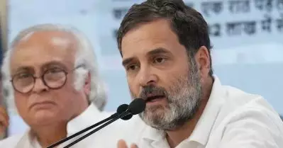 എന്ത് സഹായത്തിനും പാർട്ടി കൂടെയുണ്ടാകും; ഹത്രാസ് സന്ദർശിച്ച് രാഹുൽ ഗാന്ധി