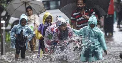 കനത്ത മഴ; വയനാട് ജില്ലയിലെ വിദ്യാഭ്യാസ സ്ഥാപനങ്ങള്‍ക്ക് നാളെ അവധി