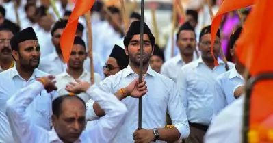 ‘ബ്യൂറോക്രസിക്ക് ഇനി നിക്കറിലും വരാം’; സർക്കാർ ജീവനക്കാർ ആർ.എസ്.എസിന്റെ ഭാഗമാകുന്നതിനുള്ള വിലക്ക് നീക്കിയതിൽ കോൺഗ്രസ്