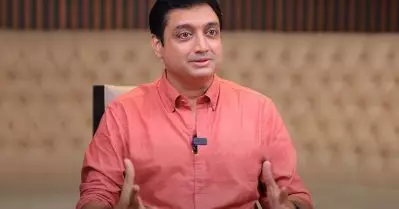 അദ്ദേഹത്തിന്റെ സൗമ്യമായ മുഖം കാണുമ്പോള്‍ തന്നെ നമ്മുടെ മുഴുവന്‍ പേടിയും മാറും: ശരത്