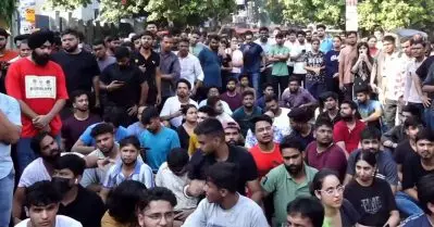 ‘രാഷ്ട്രീയ മുതലെടുപ്പിനായി ഒരു നേതാക്കളും ദല്‍ഹിയിലേക്ക് വരേണ്ട’; പ്രതിഷേധം കനപ്പിച്ച് വിദ്യാര്‍ത്ഥികള്‍