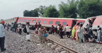 യു.പി ട്രെയിൻ അപകടം; പാളം തെറ്റുന്നതിന് മുമ്പ് സ്‌ഫോടന ശബ്ദം കേട്ടെന്ന് ലോക്കോ പൈലറ്റ്; അട്ടിമറി സാധ്യത പരിശോധിക്കുമെന്ന് റെയില്‍വേ
