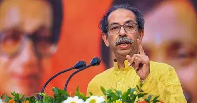 മുംബൈയെ അദാനി നഗരമാക്കാന്‍ അനുവദിക്കില്ല, അധികാരത്തിലെത്തിയാൽ ധാരാവി പുനർവികസന ടെൻഡർ റദ്ദാക്കും: ഉദ്ധവ് താക്കറെ