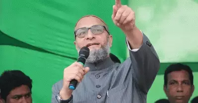 കോലാപൂരില്‍ മുസ്‌ലിങ്ങള്‍ക്ക് നേരെ നടക്കുന്നത് ഭീകരാക്രമണം, മഹാരാഷ്ട്ര സര്‍ക്കാര്‍ വെറും നോക്കുകുത്തി: ഉവൈസി