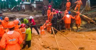 ചൂരല്‍മല ടൗണ്‍ വരെ വൈദ്യുതി എത്തിച്ചു; രക്ഷാപ്രവർത്തനം ഊർജ്ജിതം