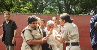 ഫലസ്തീന്‍ ജനതയ്ക്ക് ഐക്യദാര്‍ഢ്യം; ആനി രാജ ദല്‍ഹിയില്‍ അറസ്റ്റില്‍