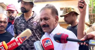 ദുരന്ത മുഖത്ത് മാധ്യമങ്ങൾക്ക് മുമ്പിൽ വിങ്ങിപ്പൊട്ടി മന്ത്രി എ. കെ. ശശീന്ദ്രൻ