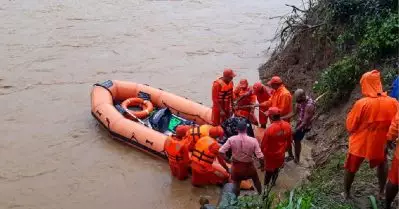ചാലിയാറിലെ തിരച്ചിലിന് നേവിയുടെ സഹായം തേടി സര്‍ക്കാര്‍; ഡ്രോണ്‍ നിരീക്ഷണം ആരംഭിച്ച് പൊലീസ്