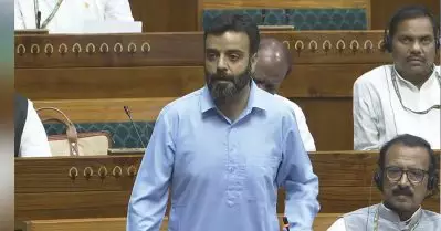 ഇവിടെ ജനാധിപത്യമില്ല: ആർട്ടിക്കിൾ 370 റദ്ദാക്കിയതിന്റെ അഞ്ചാം വാർഷികത്തിൽ ലോക്സഭയിൽ പ്രതിഷേധവുമായി ശ്രീനഗർ എം.പി