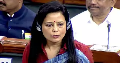 ബംഗാളില്‍ കേന്ദ്ര മന്ത്രിമാര്‍ പങ്കെടുക്കുന്ന പരിപാടികളില്‍ മുതിര്‍ന്ന മുസ്‌ലിം പൊലീസ് ഉദ്യോഗസ്ഥരെ മാറ്റി നിര്‍ത്തുന്നു: വര്‍ഗീയ അസംബന്ധമെന്ന് മഹുവ മൊയ്ത്ര