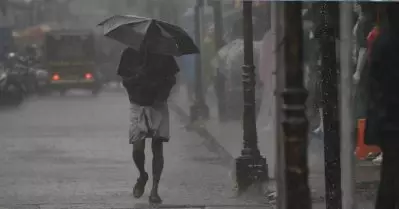 ചക്രവാതച്ചുഴി ന്യുനമർദ്ദമാകും കേരളത്തിൽ പെരുമഴ പെയ്യും