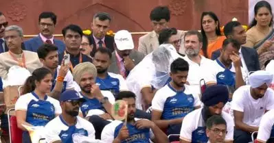 സ്വാതന്ത്ര്യ ദിനാഘോഷം; ചെങ്കോട്ടയില്‍ രാഹുല്‍ ഗാന്ധിയോട് അനാദരവ്