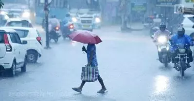 വടക്കന്‍ ജില്ലകളില്‍ വ്യാപക മഴ തുടരും; കേരള തീരത്ത് ന്യൂനമര്‍ദ പാത്തി