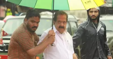 രമേശ് ചെന്നിത്തല ഒരു മാസത്തെ ശമ്പളം മുഖ്യമന്ത്രിയുടെ ദുരിതാശ്വാസ നിധിയിലേക്ക് നല്‍കും