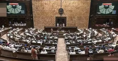 വിനേഷ് ഫോഗട്ടിനെ അയോഗ്യയാക്കിയതിൽ പ്രതിഷേധം; സഭ വിട്ടിറങ്ങി സ്പീക്കറും പ്രതിപക്ഷവും