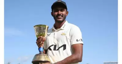 സിക്‌സറടിച്ച് സെഞ്ച്വറി, ഇംഗ്ലണ്ട് കീഴടക്കി തമിഴ്‌നാടിന്റെ 22കാരന്‍; ചരിത്രനേട്ടത്തില്‍ ഇന്ത്യയുടെ ഭാവി