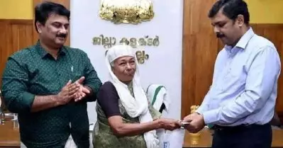 അന്ന് ആടിനെ വിറ്റ പണം, ഇന്ന് ചായക്കടയിലെ വരുമാനം; ദുരിതാശ്വാസ നിധിയിലേക്ക് വീണ്ടും സുബൈദുമ്മയുടെ സഹായം