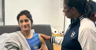 പി.ടി ഉഷ സഹായിച്ചില്ല,സമ്മതമില്ലാതെ ആശുപത്രിയിൽ നിന്ന് ഫോട്ടോ എടുത്തു: വിനേഷ് ഫോഗട്ട്
