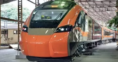 സ്വകാര്യ കമ്പനി 120 കോടി ടെൻഡർ ചോദിച്ച വന്ദേഭാരത് പകുതി വിലക്ക് നിർമിച്ച് പൊതുമേഖലാ സ്ഥാപനം ബെമൽ