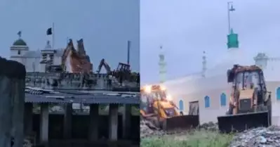 ഗുജറാത്ത് ബുള്‍ഡോസ് രാജ് തകര്‍ത്തത് 500 വര്‍ഷം പഴക്കമുള്ള പള്ളിയും കബറിടങ്ങളും