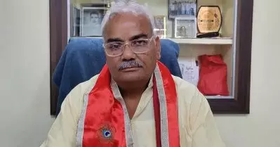 അക്ബറിനെ മഹാനെന്ന് വാഴ്ത്തുന്ന പാഠപുസ്തകങ്ങള്‍ കത്തിക്കും: രാജസ്ഥാന്‍ വിദ്യാഭ്യാസ മന്ത്രി