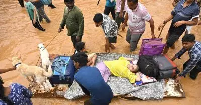ആന്ധ്രയിലും തെലങ്കാനയിലും മഴക്കെടുതി രൂക്ഷം; 33 മരണം
