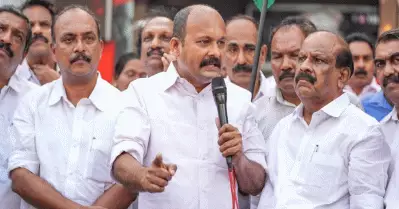 ‘പരനാറി, കോവര്‍കഴുത’… മുഖ്യമന്ത്രിക്കെതിരെ അധിക്ഷേപ പരാമര്‍ശവുമായി കോണ്‍ഗ്രസ് നേതാവ്