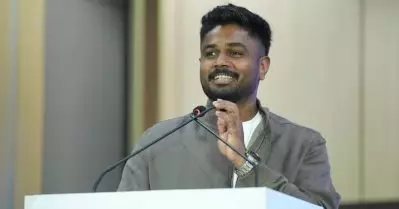 ഞങ്ങളുടെ ടീമിനായി കളിക്കാൻ താത്പര്യമുണ്ടോയെന്ന് അദ്ദേഹം എന്നോട് ചോദിച്ചു: സഞ്ജു സാംസൺ