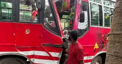 കോഴിക്കോട് സ്വകാര്യ ബസുകള്‍ കൂട്ടിയിടിച്ച് അപകടം; ഡ്രൈവര്‍മാരുടെ നില ഗുരുതരം